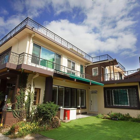 24 Guesthouse Namsan Garden Сеул Екстер'єр фото