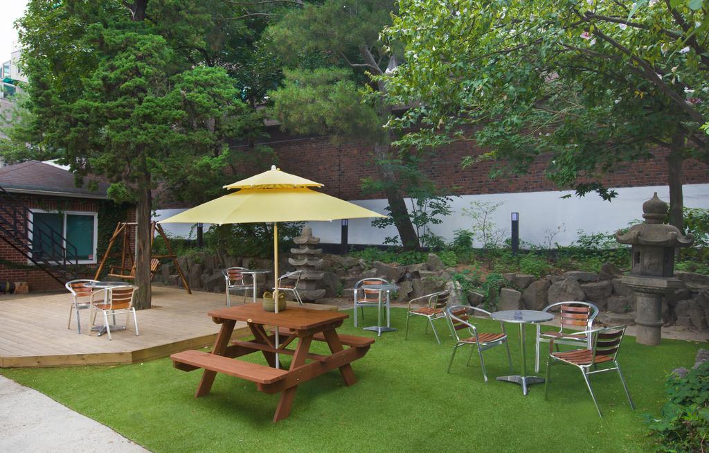 24 Guesthouse Namsan Garden Сеул Екстер'єр фото