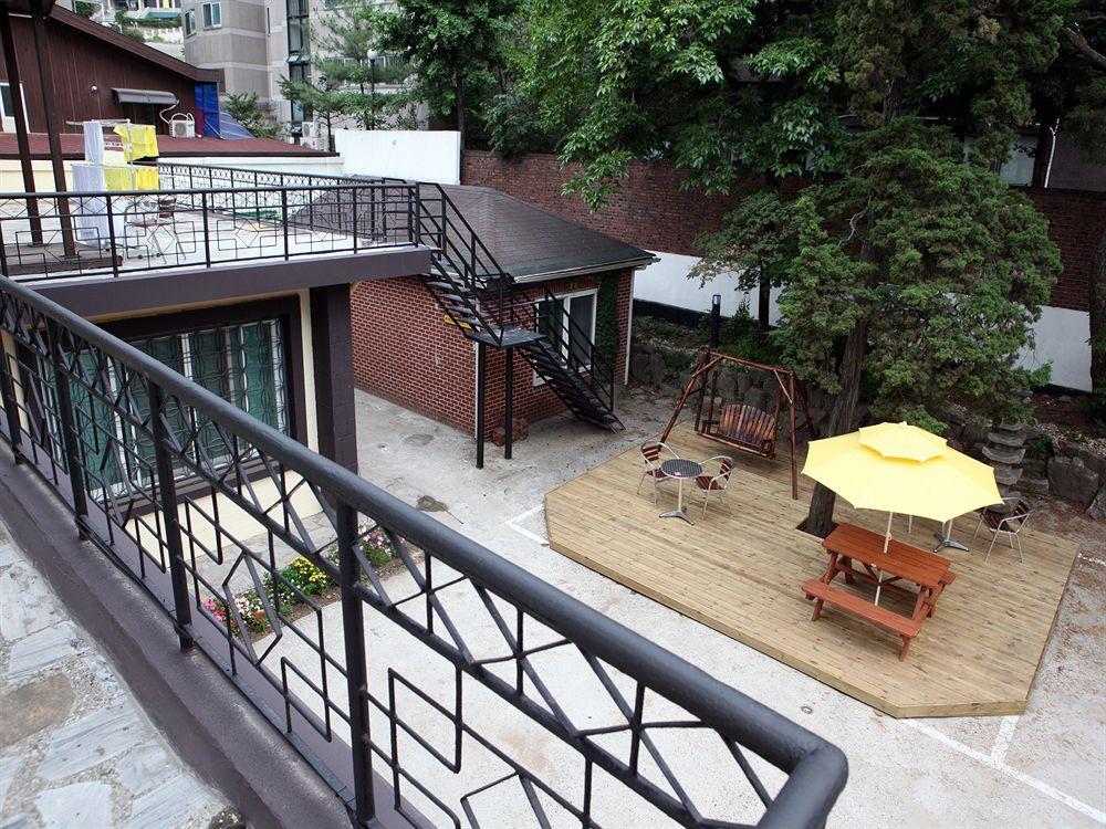 24 Guesthouse Namsan Garden Сеул Екстер'єр фото