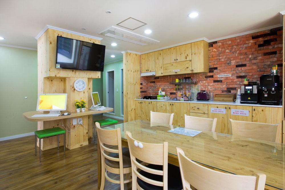 24 Guesthouse Namsan Garden Сеул Екстер'єр фото