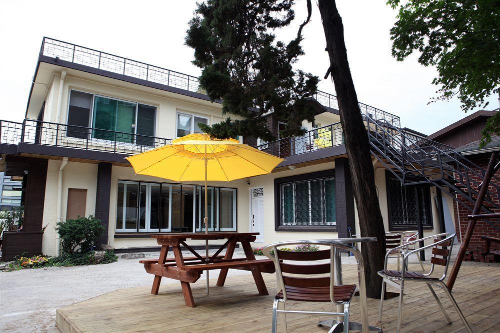 24 Guesthouse Namsan Garden Сеул Екстер'єр фото