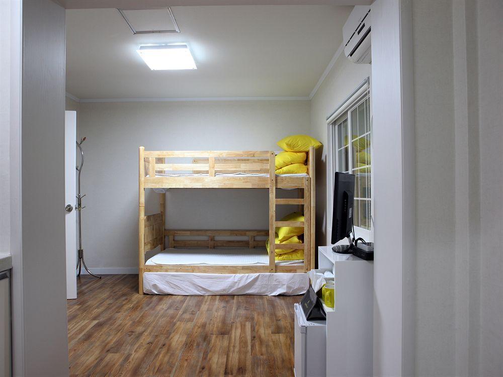 24 Guesthouse Namsan Garden Сеул Екстер'єр фото