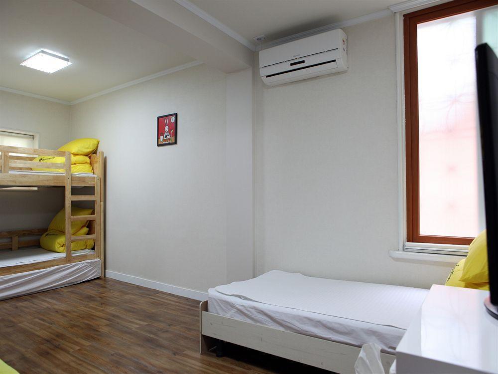 24 Guesthouse Namsan Garden Сеул Екстер'єр фото