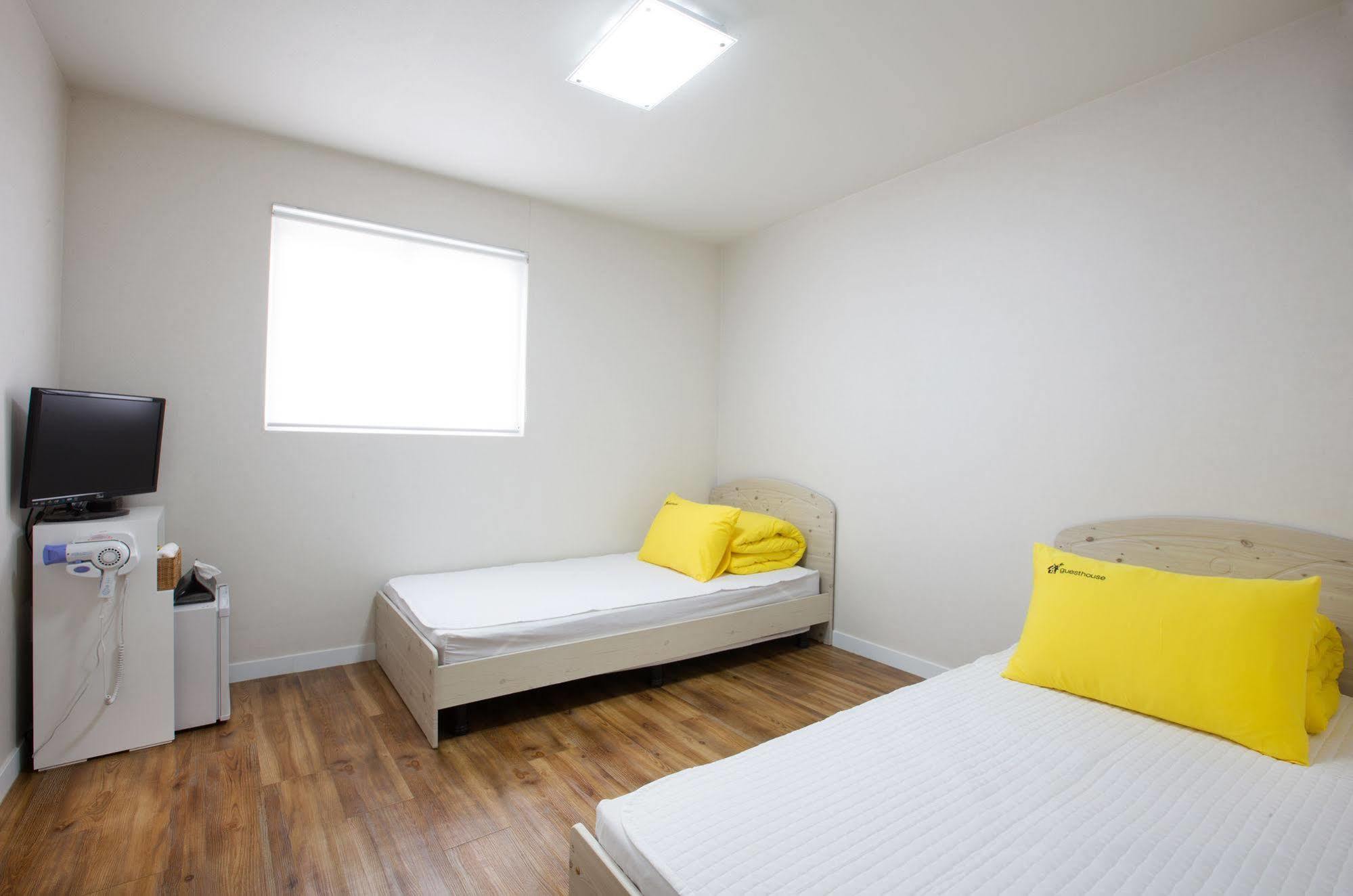 24 Guesthouse Namsan Garden Сеул Екстер'єр фото